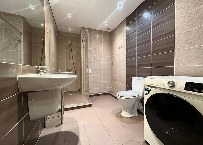 Balcony Bliss Brand New 1br