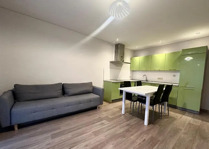 Balcony Bliss Brand New 1br 公寓 *