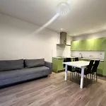 Balcony Bliss Brand New 1br 公寓 *